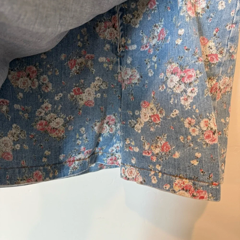 Vintage Blue Floral Denim Mini Skort Skirt Womens Size 9/10 100% Cotton Feminine